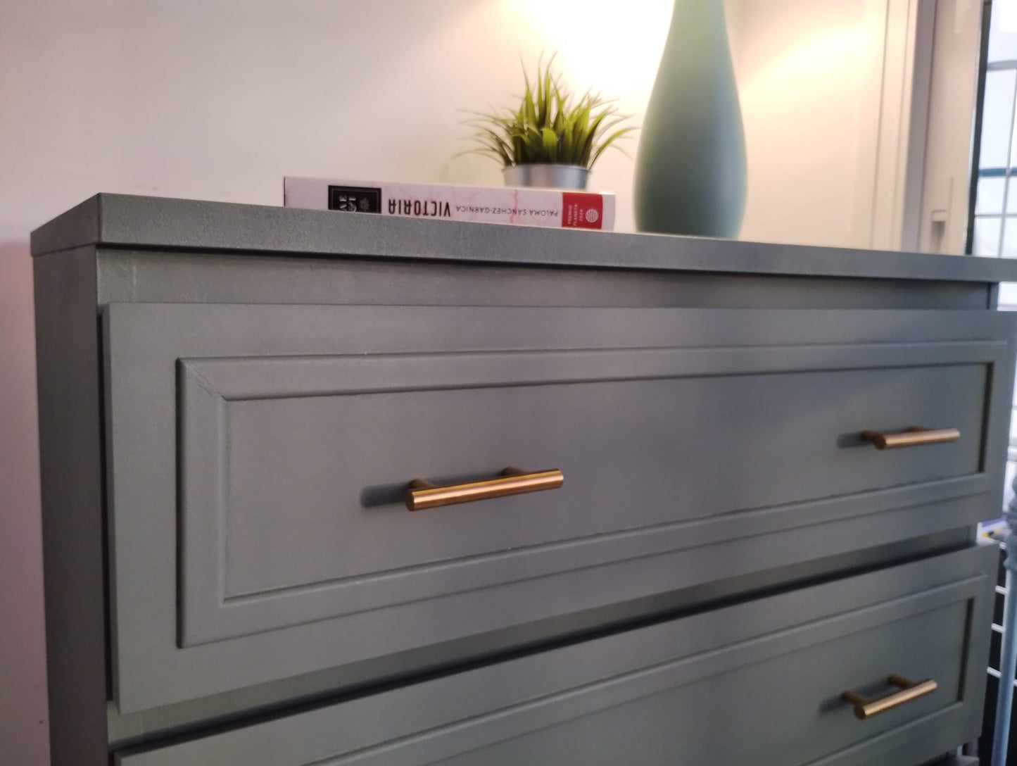 AGOTADO! Cómoda reciclada estilo Mid-Century Modern | Sustainable Green Chest of Drawers | Mueble vintage renovado | 4 cajones