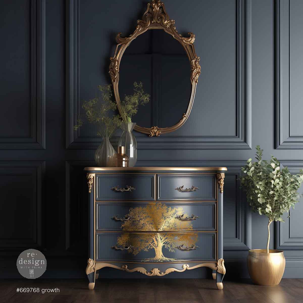Transferencia Gold Foil Growth Kacha en cómoda francesa azul marino con cantos dorados y espejo barroco dorado - árbol dorado en cajones inferiores - Re-Design with Prima