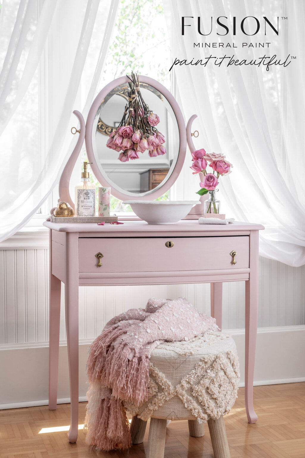 Tocador pintado con Fusion Mineral Paint Rose Water rosa neutro