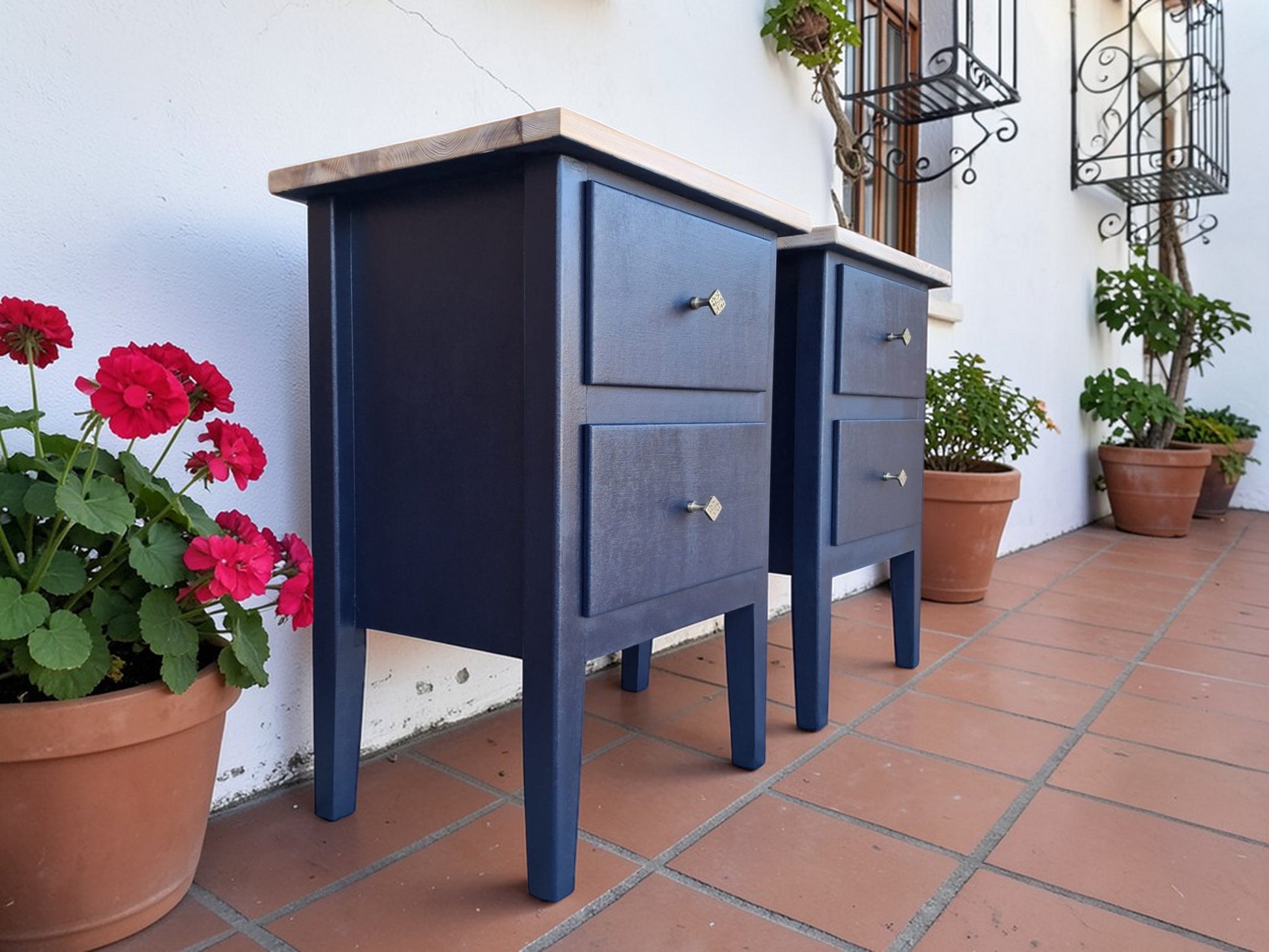 Vista lateral mesita de noche Mid Century Modern azul oscuro - 66x49x36cm