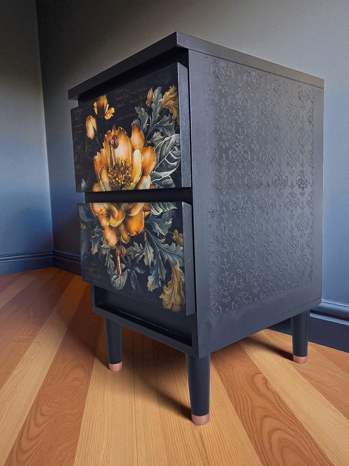 AGOTADO! Mesitas MCM con Frentes Florales – Para Dormitorio o Salón