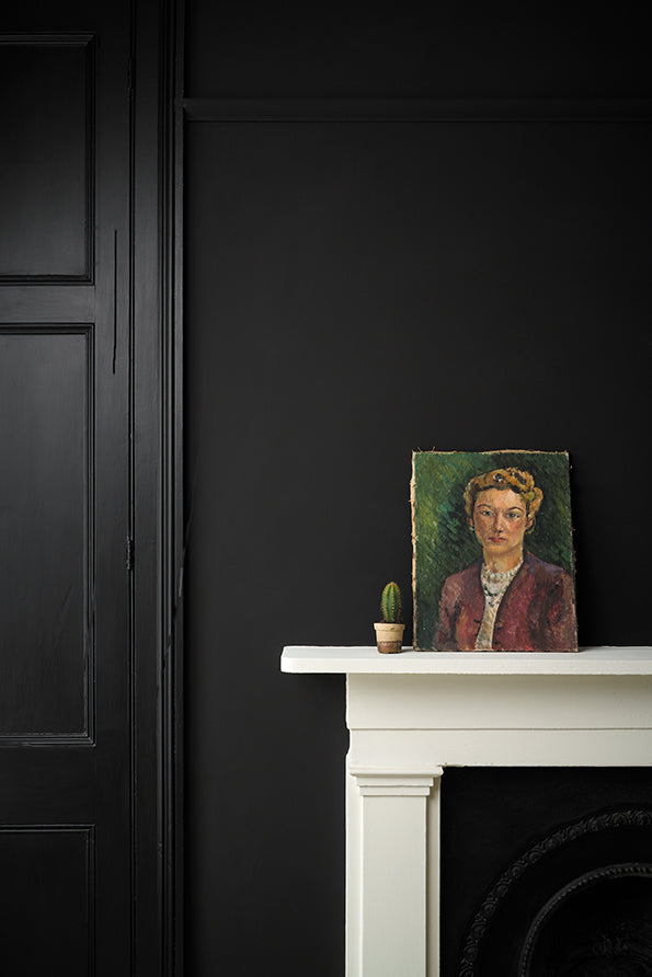 Detalle decorativo con Wall Paint Athenian Black de Annie Sloan
