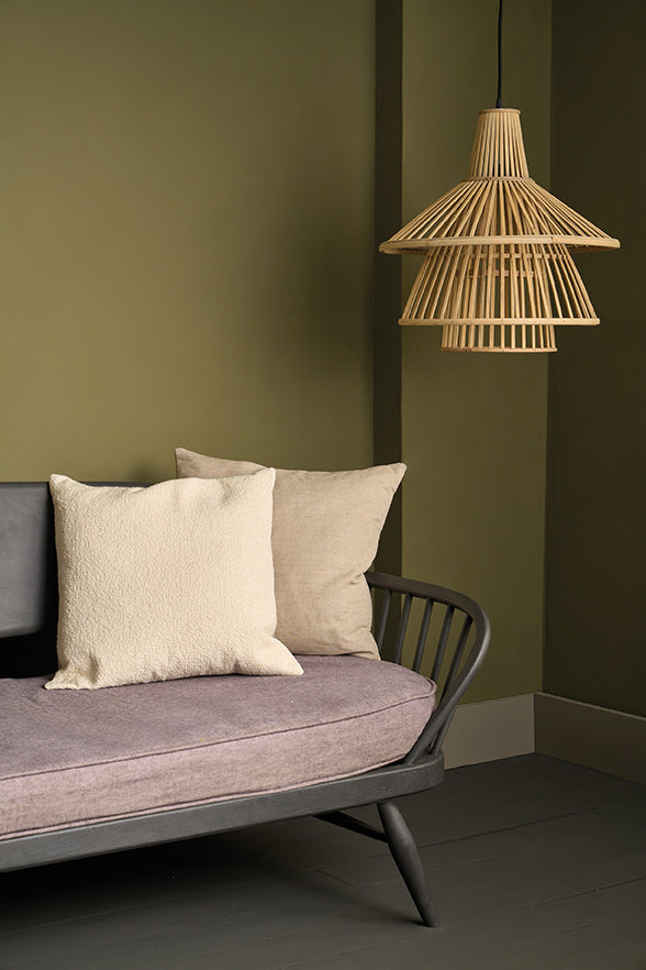 Composición decorativa con Wall Paint Olive de Annie Sloan