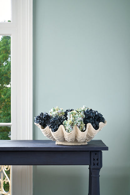 Composición decorativa con Wall Paint Upstate Blue de Annie Sloan