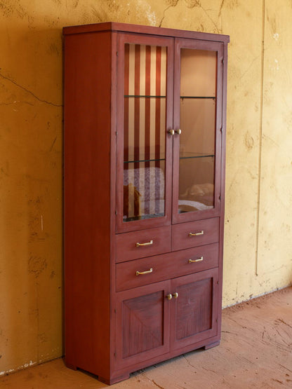 Aparador vintage mid century restaurado a mano en terracota, vista lateral – Anaqa Design