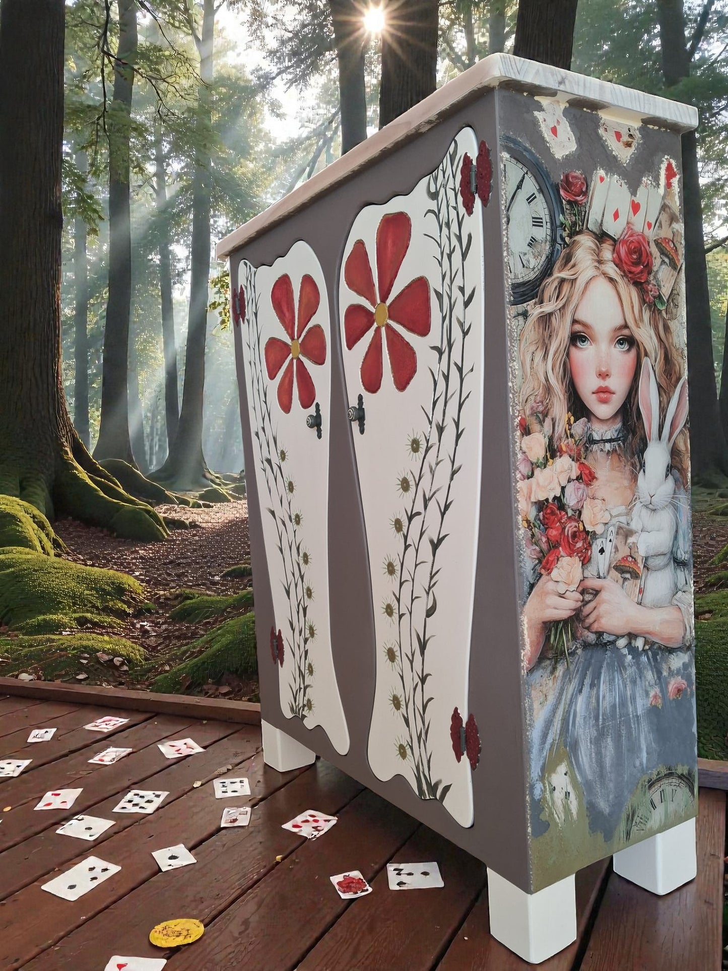 AUSVERKAUFT! Sideboard „Alice im Wunderland“ – handgefertigt aus Massivholz
