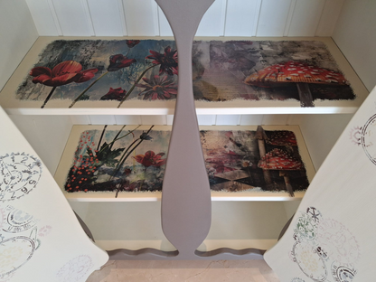 AUSVERKAUFT! Sideboard „Alice im Wunderland“ – handgefertigt aus Massivholz
