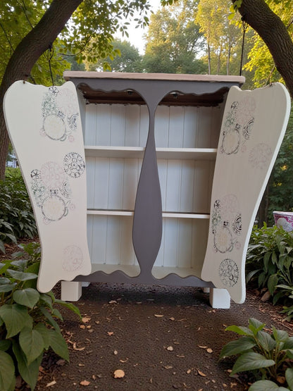 AUSVERKAUFT! Sideboard „Alice im Wunderland“ – handgefertigt aus Massivholz
