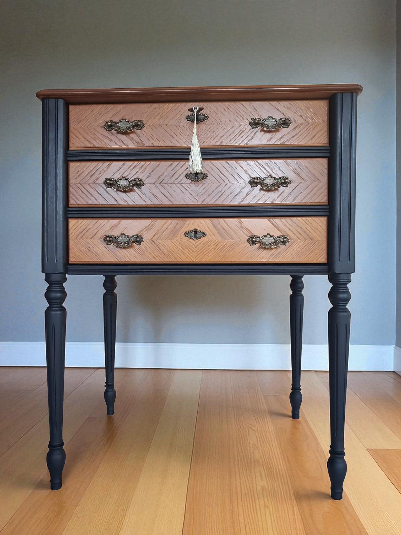 Cómoda antigua Luis XV madera cerezo marquetería pieza vintage europea siglo XX 