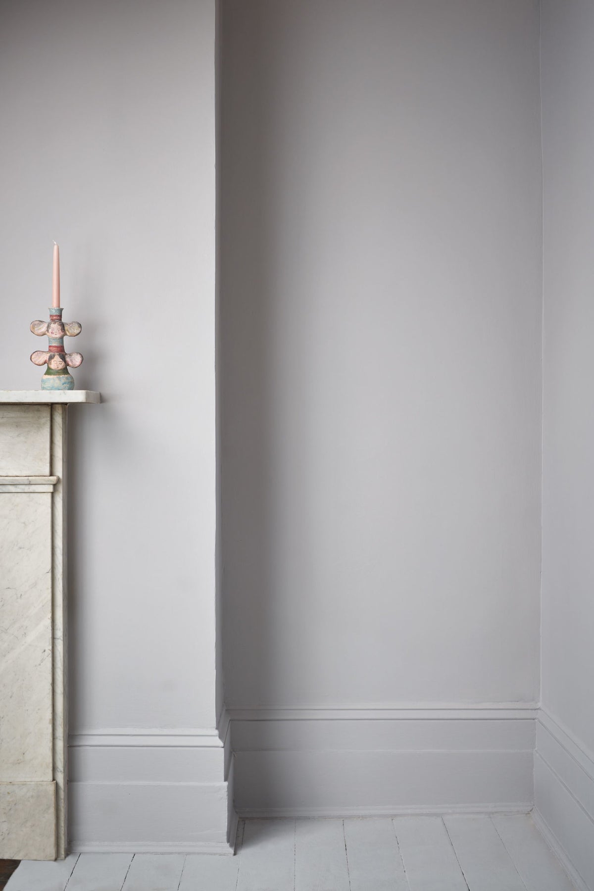 Pared pintada en Chicago Grey con Wall Paint de Annie Sloan