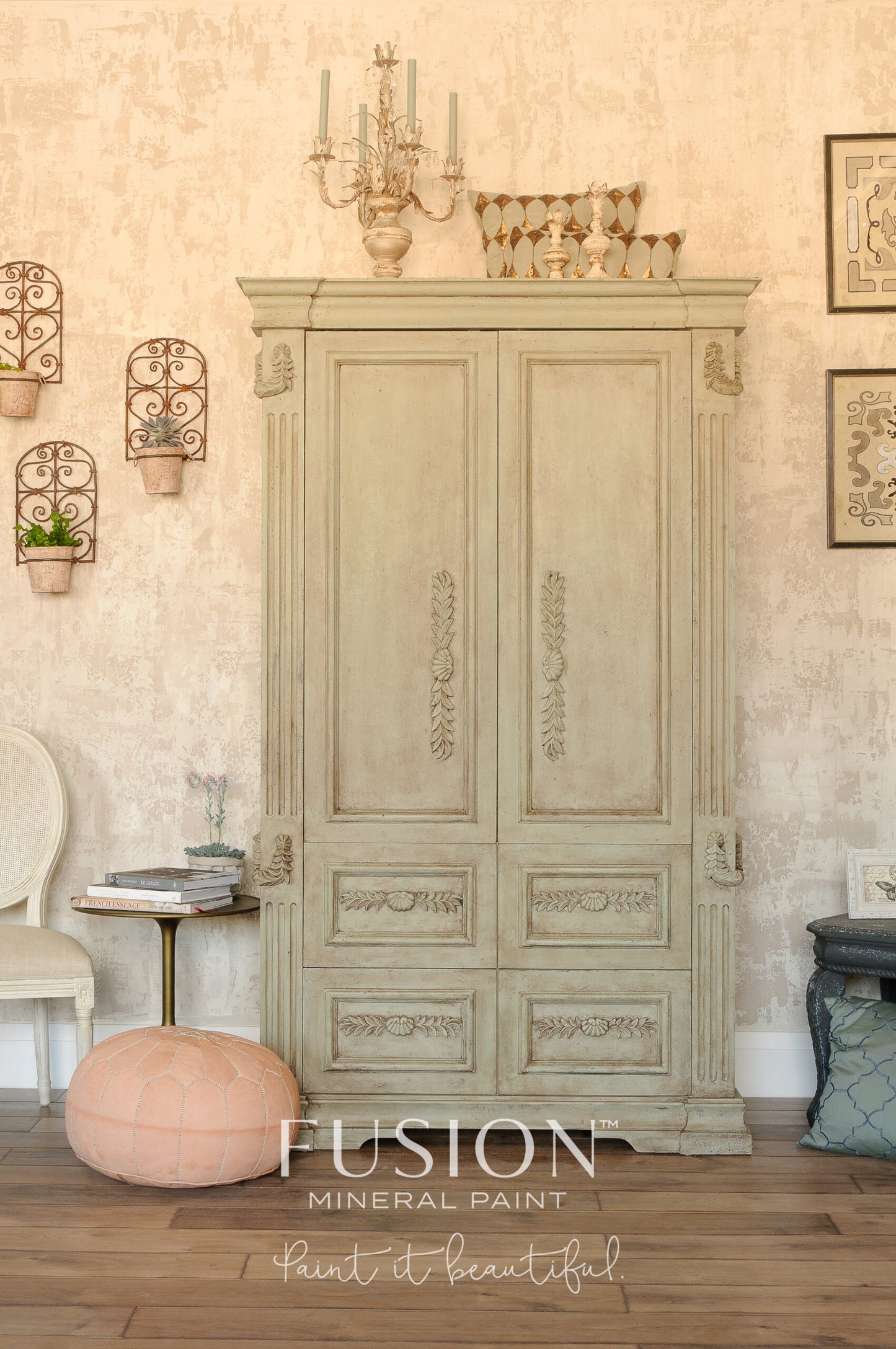 Detalle mueble restaurado con Fusion Mineral Paint Lichen gris verdoso natural