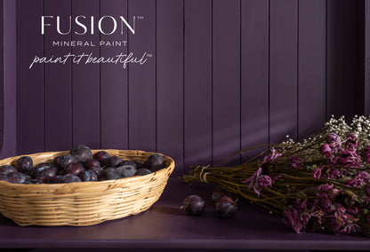 Detalle mueble Velvet Plum púrpura majestuoso Fusion Paint