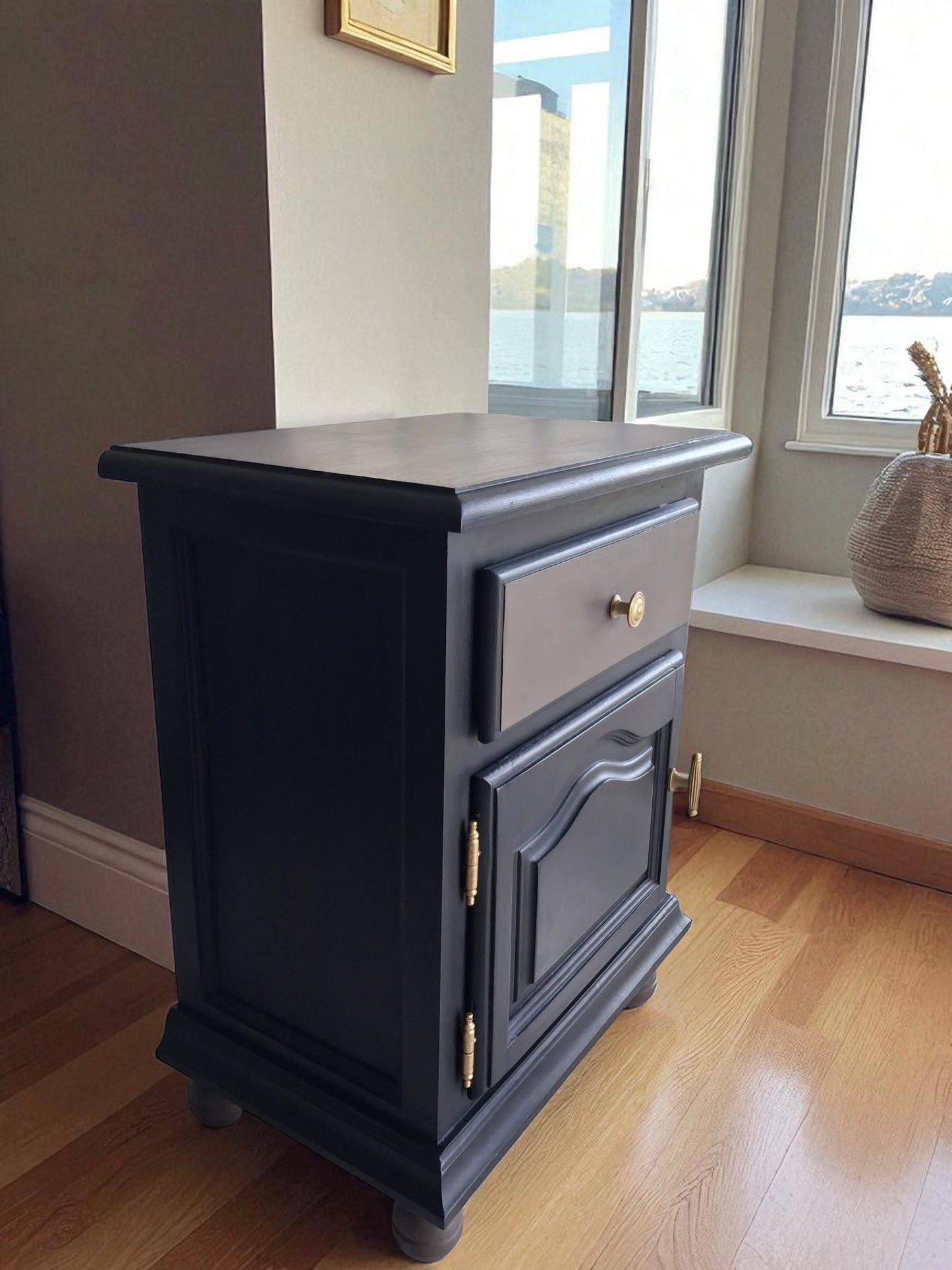 AGOTADO! Antique Nightstand / Mesitas de Noche Antiguas Restauradas – Solid Wood, Brass Handles, Eco Finish