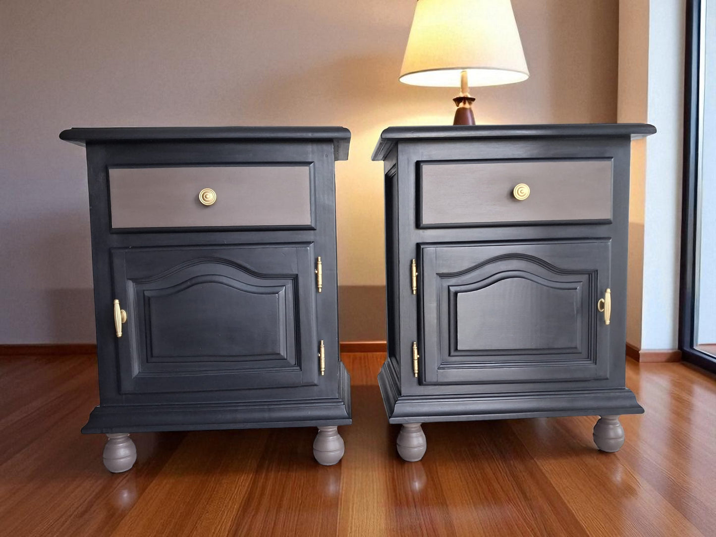 AGOTADO! Antique Nightstand / Mesitas de Noche Antiguas Restauradas – Solid Wood, Brass Handles, Eco Finish