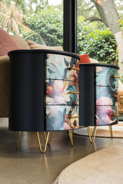 Mesitas de noche redonda restaurada con papel decoupage Wave of Florals – creación artesanal de Anaqa Design