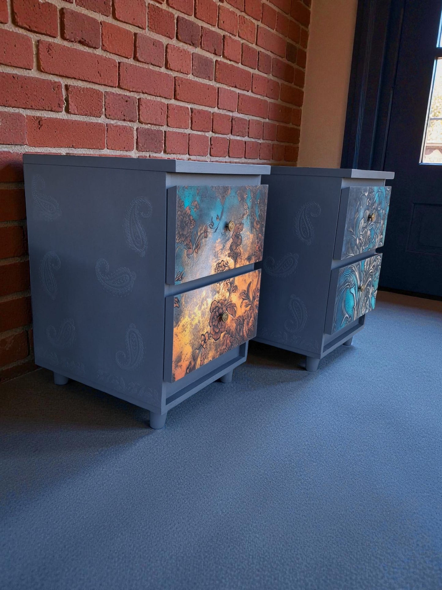 Mid-Century Nightstands with Floral Fronts – Perfect for Bedroom or Living Room / Mesitas MCM con Frentes Florales – Para Dormitorio o Salón