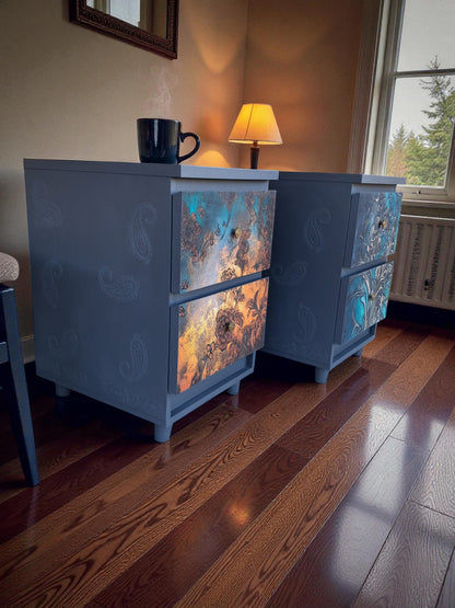 Mid-Century Nightstands with Floral Fronts – Perfect for Bedroom or Living Room / Mesitas MCM con Frentes Florales – Para Dormitorio o Salón