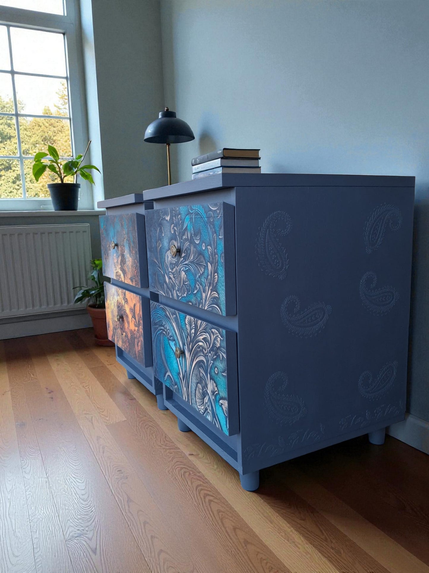 Mid-Century Nightstands with Floral Fronts – Perfect for Bedroom or Living Room / Mesitas MCM con Frentes Florales – Para Dormitorio o Salón