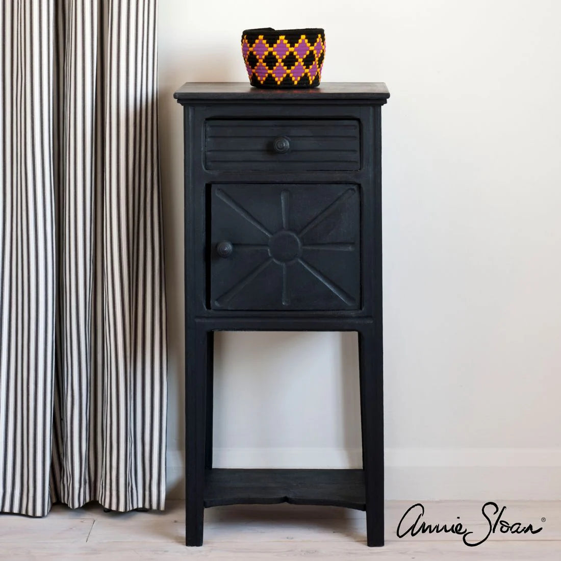 Athenian Black - Annie Sloan CHALK PAINT TM decorative paint 