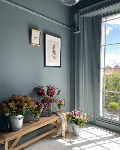 Estancia decorada con Wall Paint Cambrian Blue de Annie Sloan
