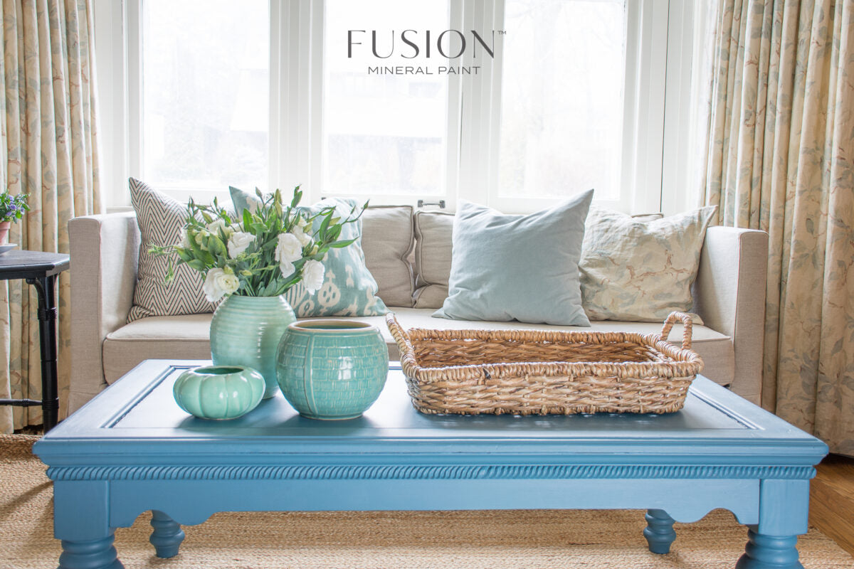 Detalle mueble Seaside azul marino coastal Fusion Paint